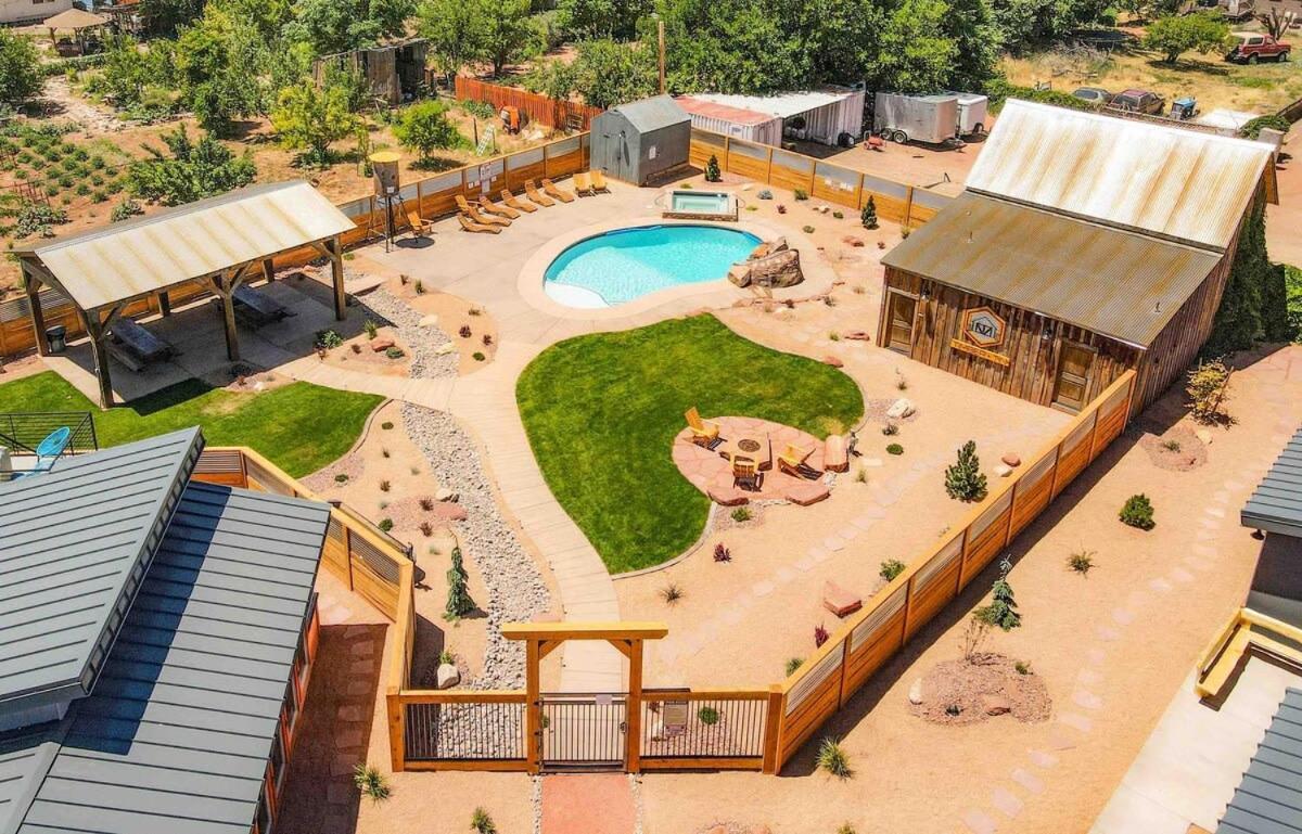 Timber & Tin G 2Bed 2Bath W Pool & Rooftop Deck Канаб Екстер'єр фото