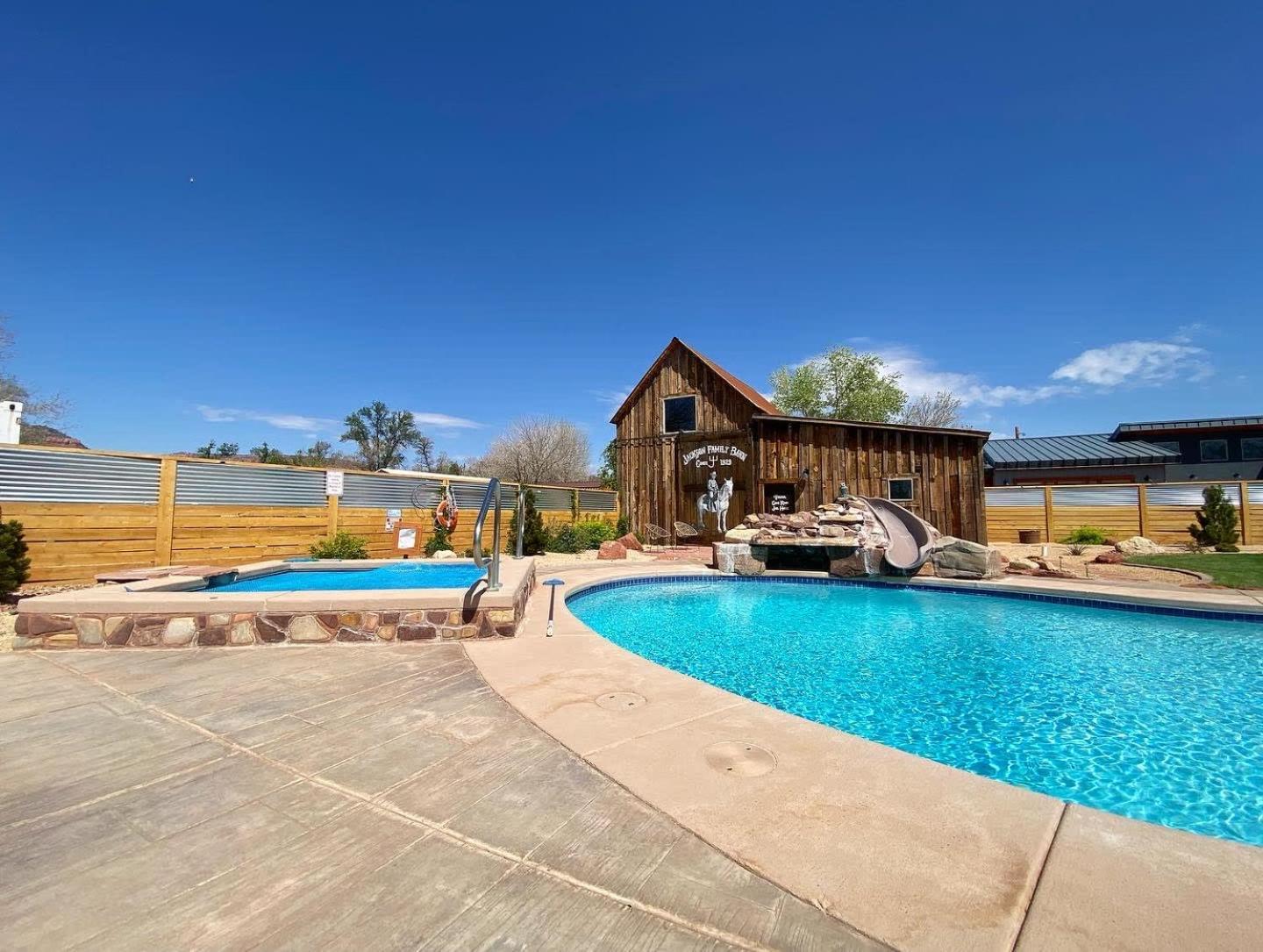 Timber & Tin G 2Bed 2Bath W Pool & Rooftop Deck Канаб Екстер'єр фото
